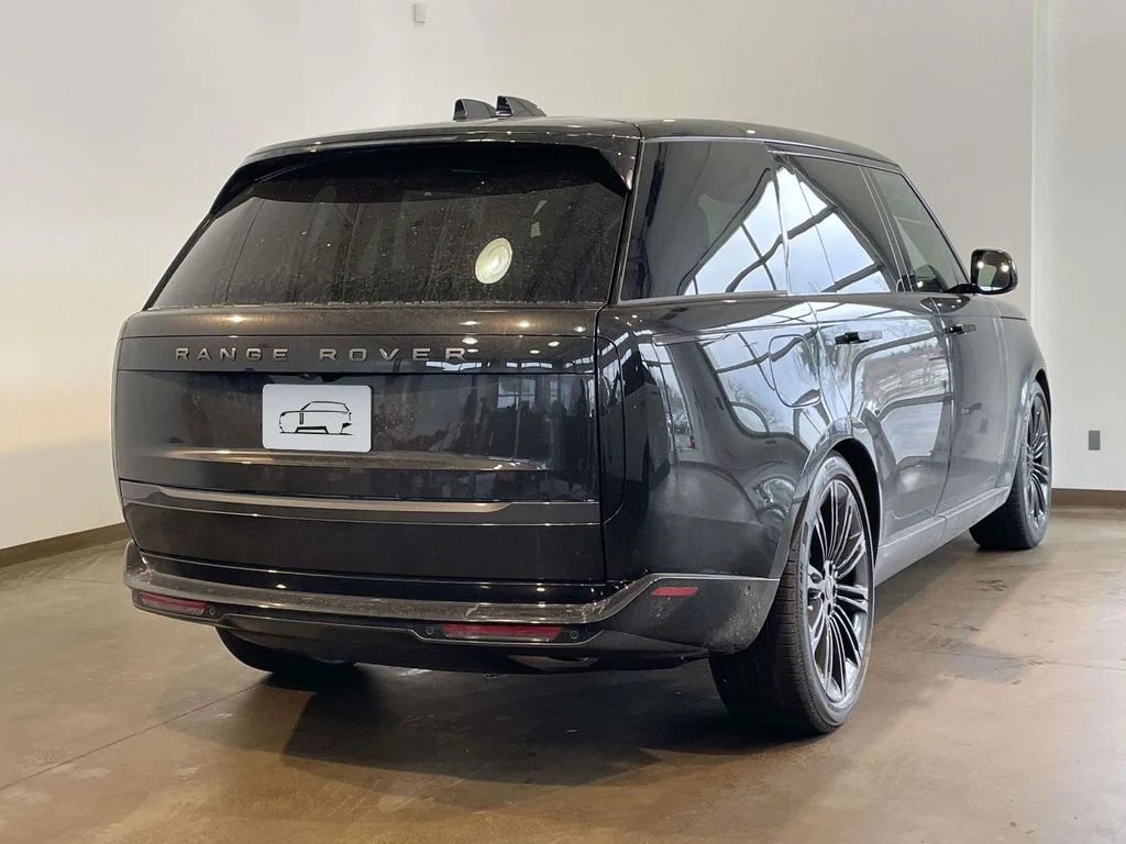 New 2026 Santorini Black Land Rover SE image 4