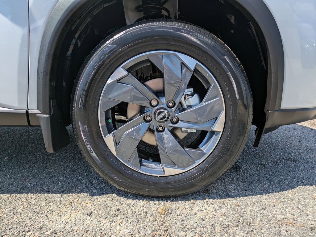 2026 Nissan Rogue SV - Photo 11