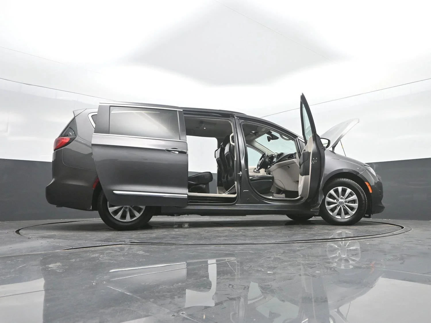 Used 2017 Granite Crystal Metallic Clearcoat Chrysler Touring-L image 48