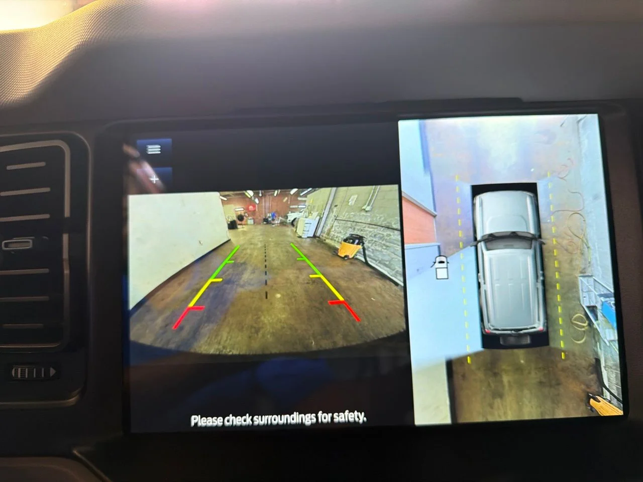 Used 2023 Gray Ford Wildtrak image 28