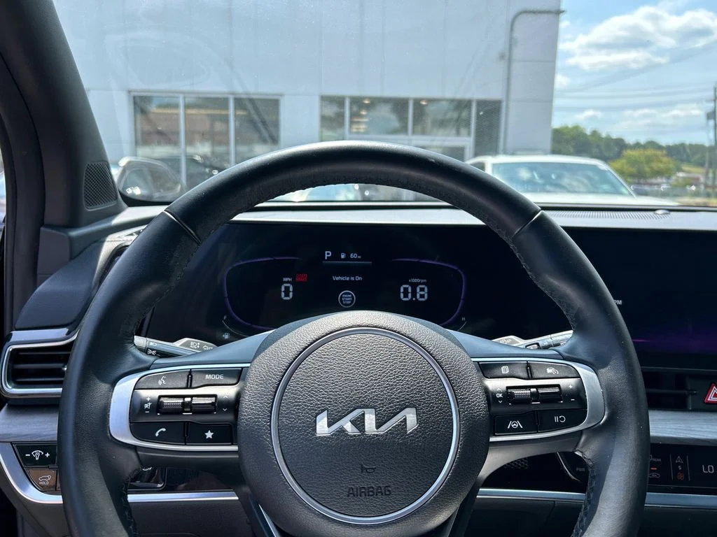Used 2024 Black Kia X-Line image 12