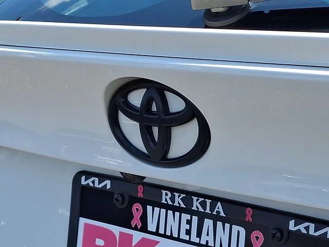 Used 2020 White Toyota XLE image 30