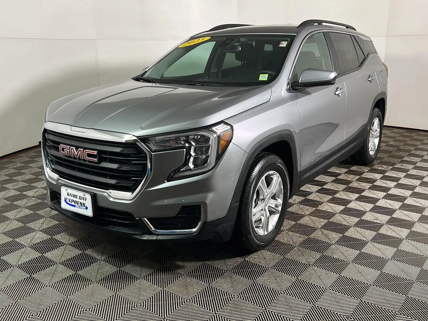Used 2023 Sterling Metallic GMC SLE image 18