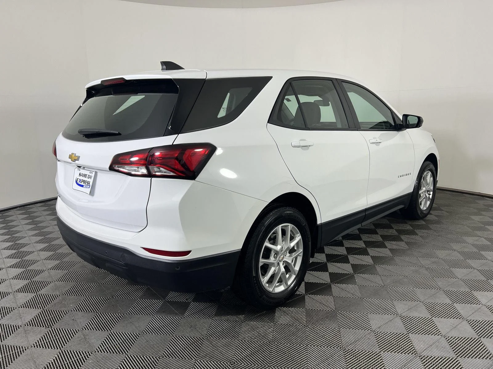 Used 2024 Summit White Chevrolet LS image 21
