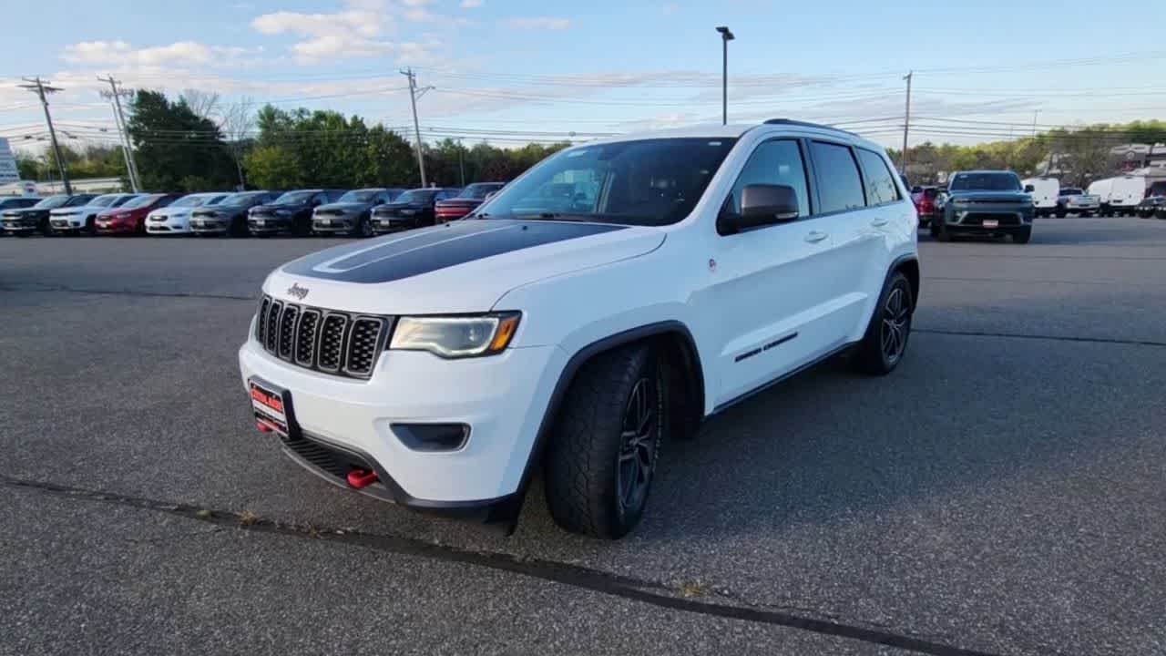 Used 2018 Bright White Clearcoat Jeep Trailhawk image 5