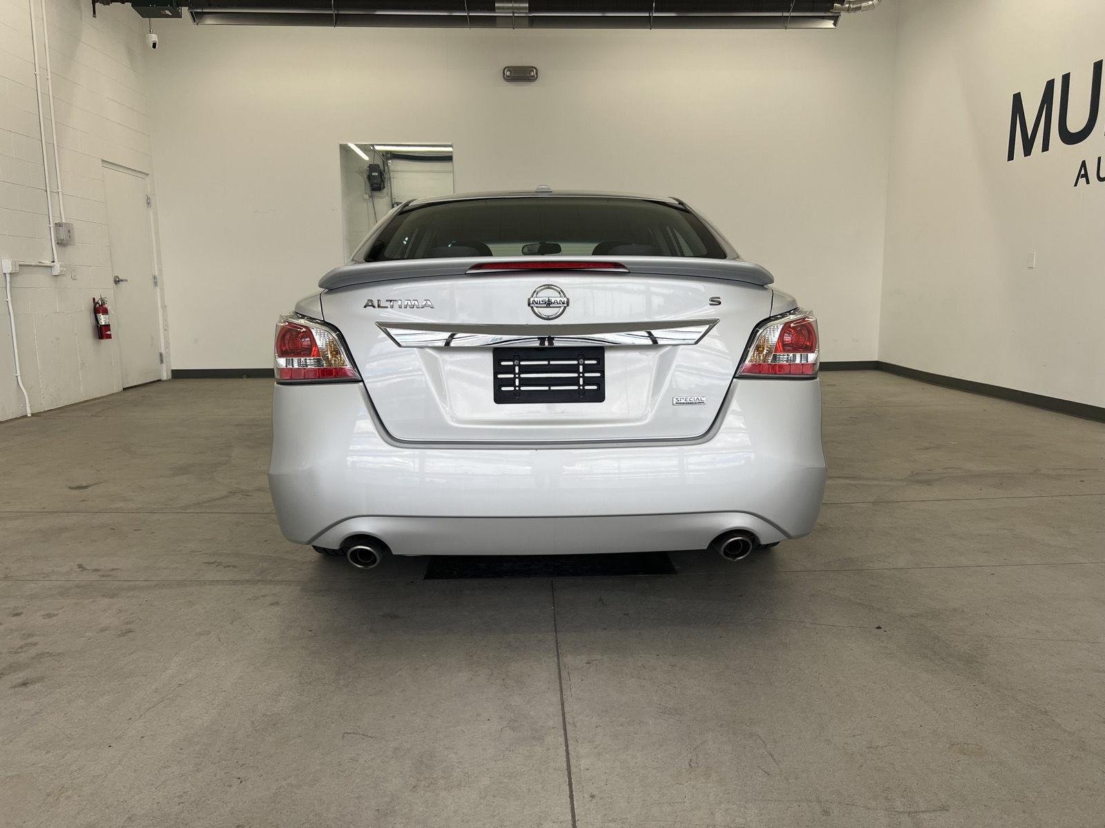 Used 2015 Brilliant Silver Nissan 2.5 S image 3