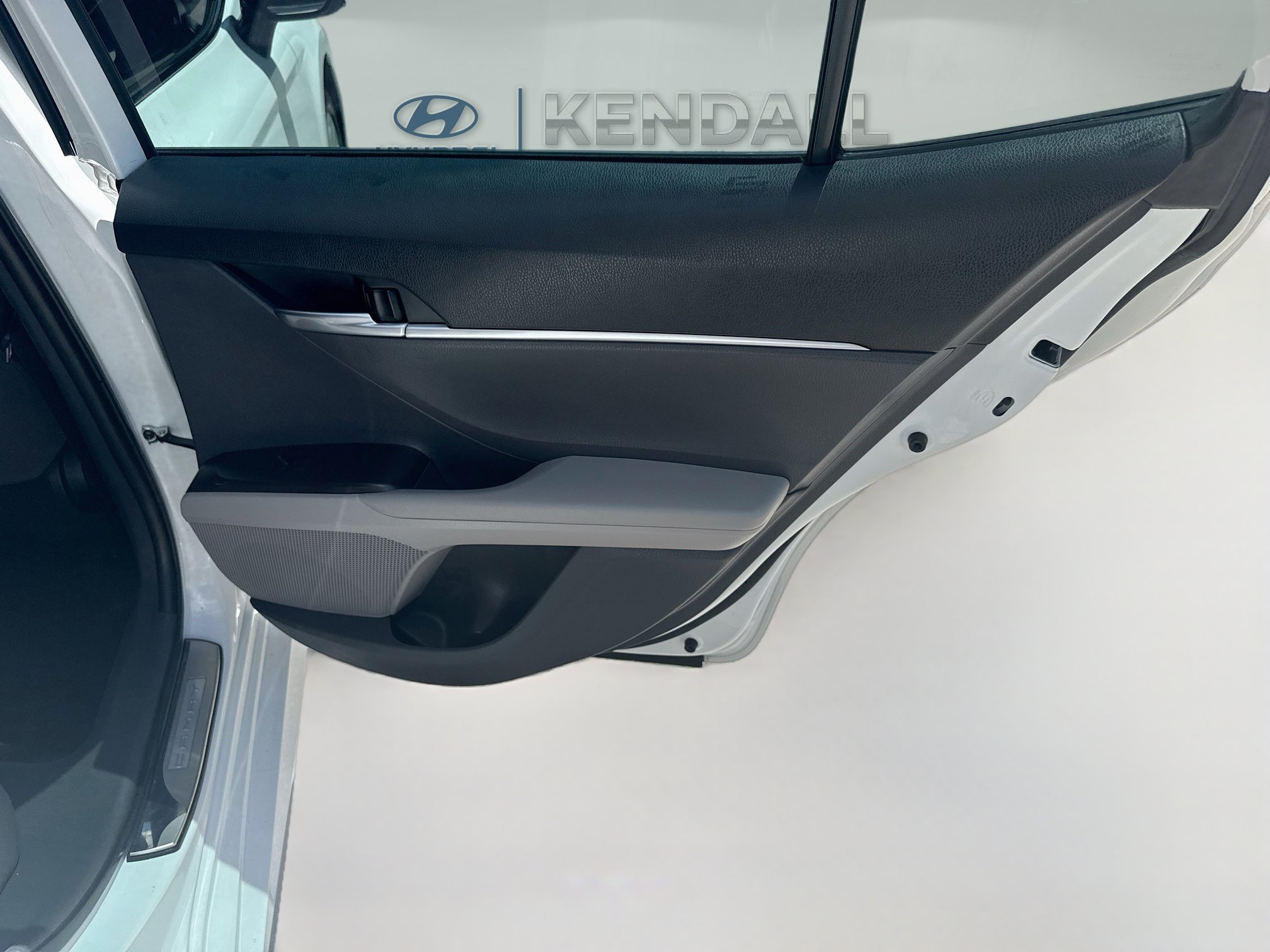 Used 2023 Ice Toyota LE image 27