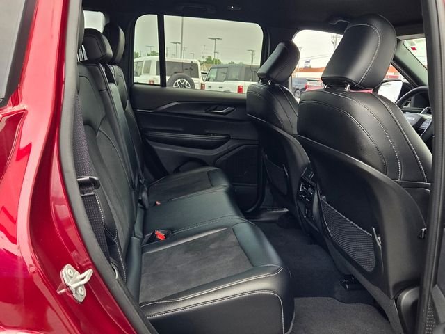 Used 2025 Velvet Jeep Altitude image 15