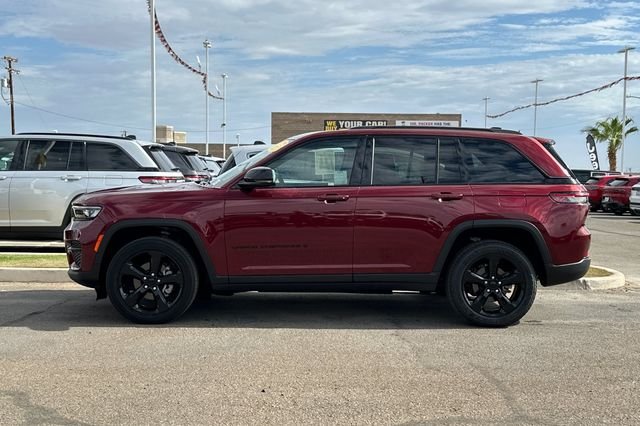 Used 2023 Red Jeep Altitude image 11