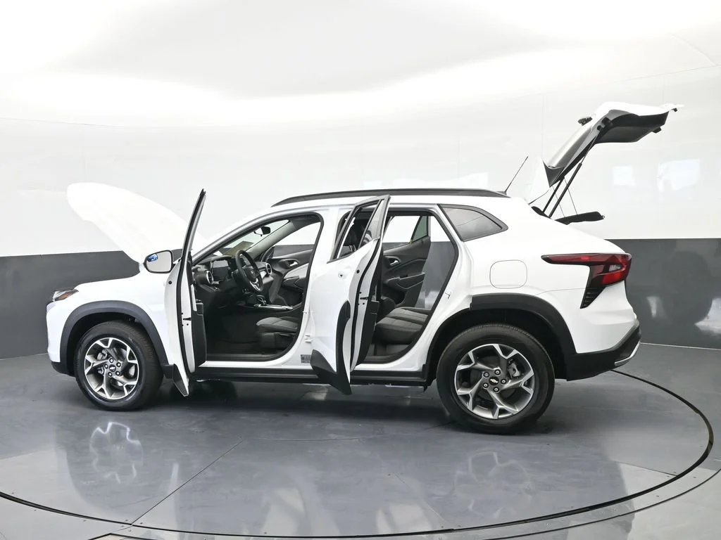 Used 2025 Summit White Chevrolet LT image 74