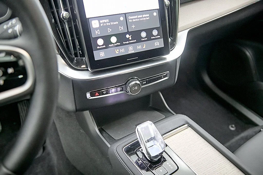 2026 Volvo XC90 Plus - Photo 16