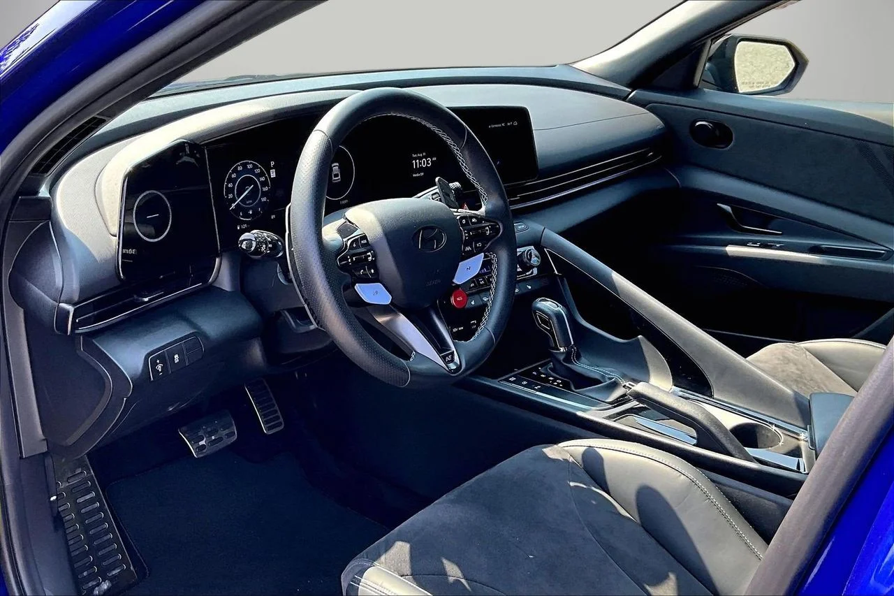 Used 2025 Blue Hyundai Base image 18