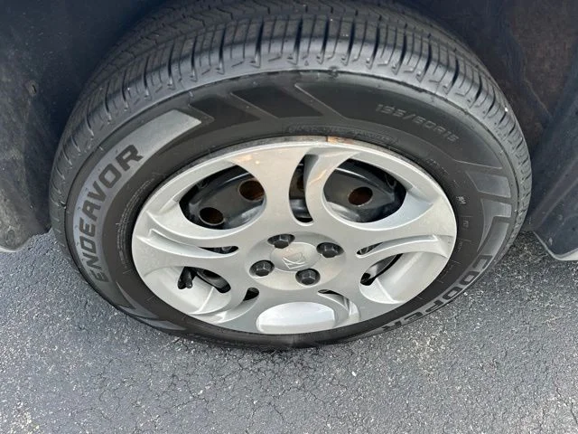 Used 2004 Silver Saturn 2 image 24