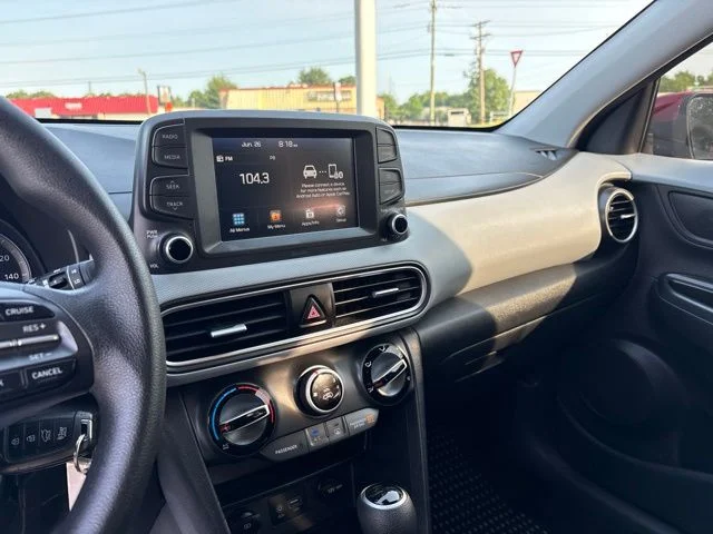 Used 2019 Red Hyundai SE image 16