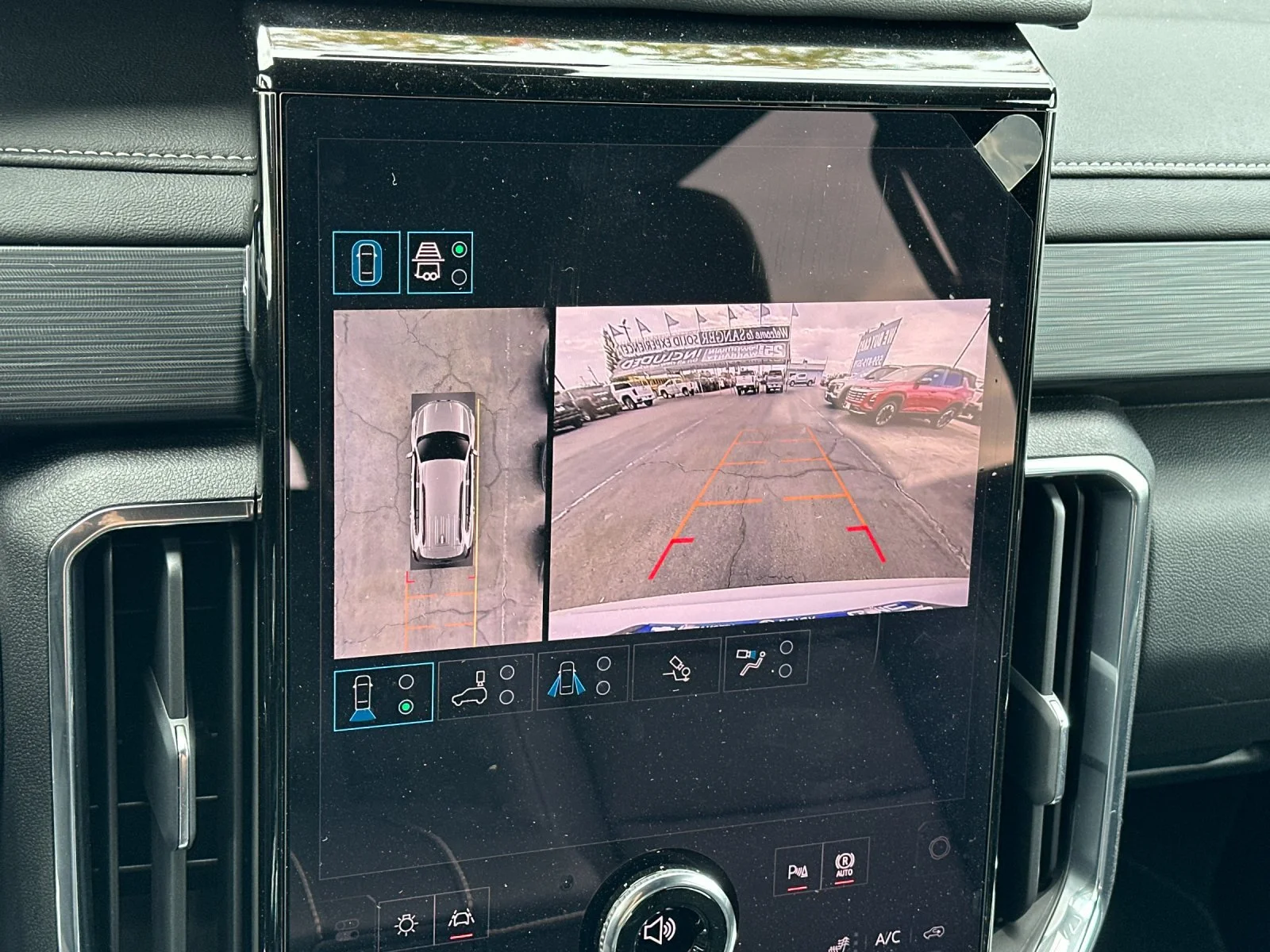 New 2027 Glacier White Tricoat GMC Elevation image 19