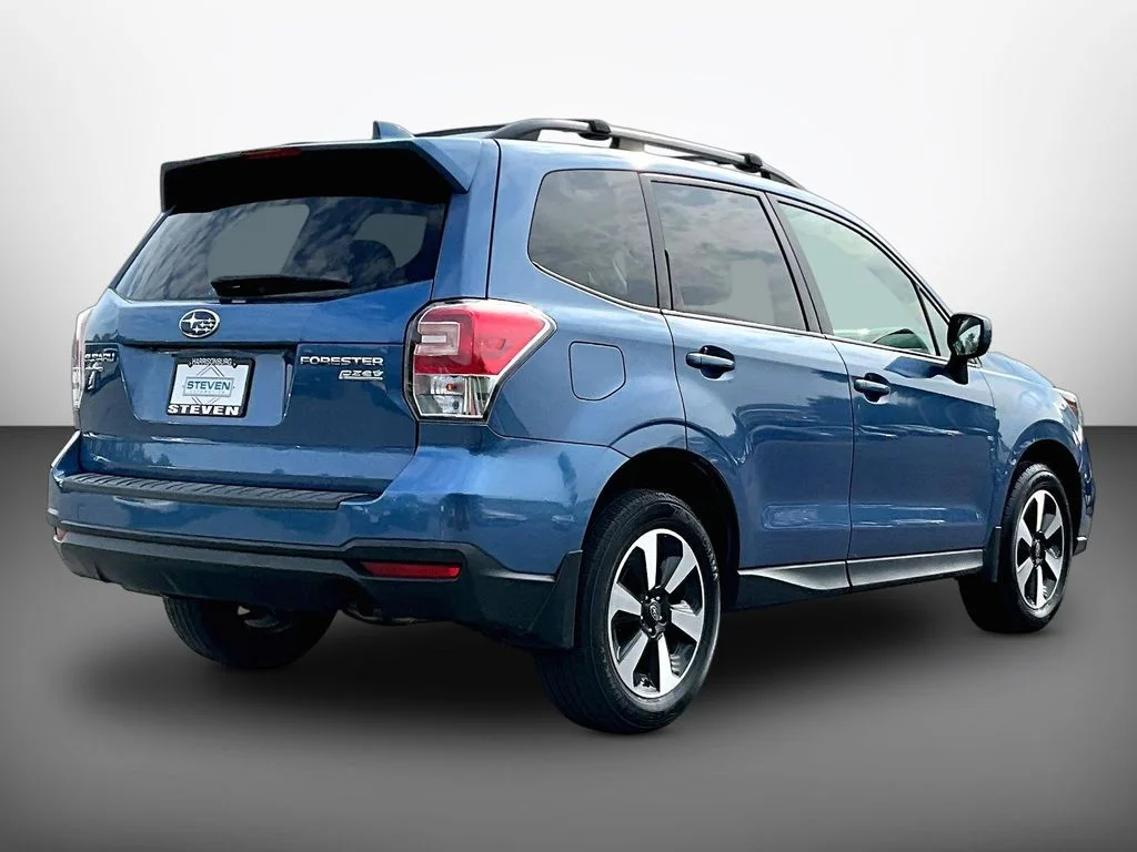 Used 2017 Quartz Blue Subaru 2.5i Premium image 6