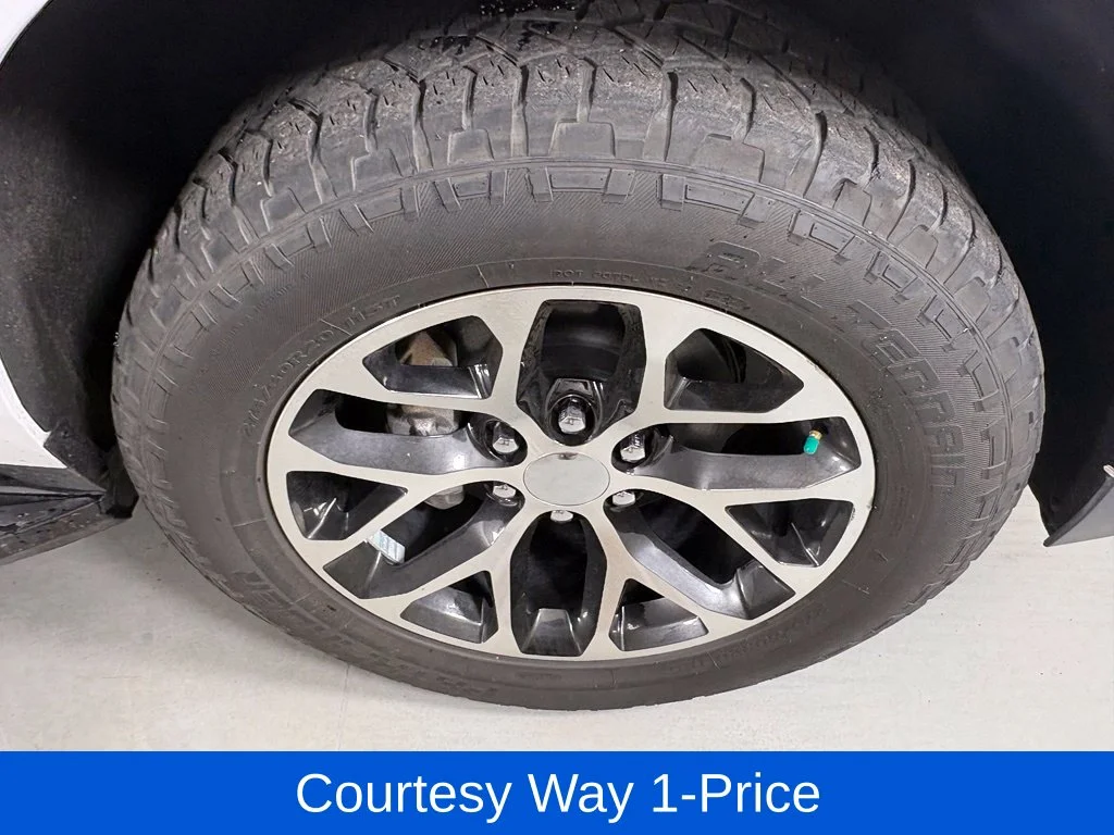 Used 2021 White Chevrolet LS image 13