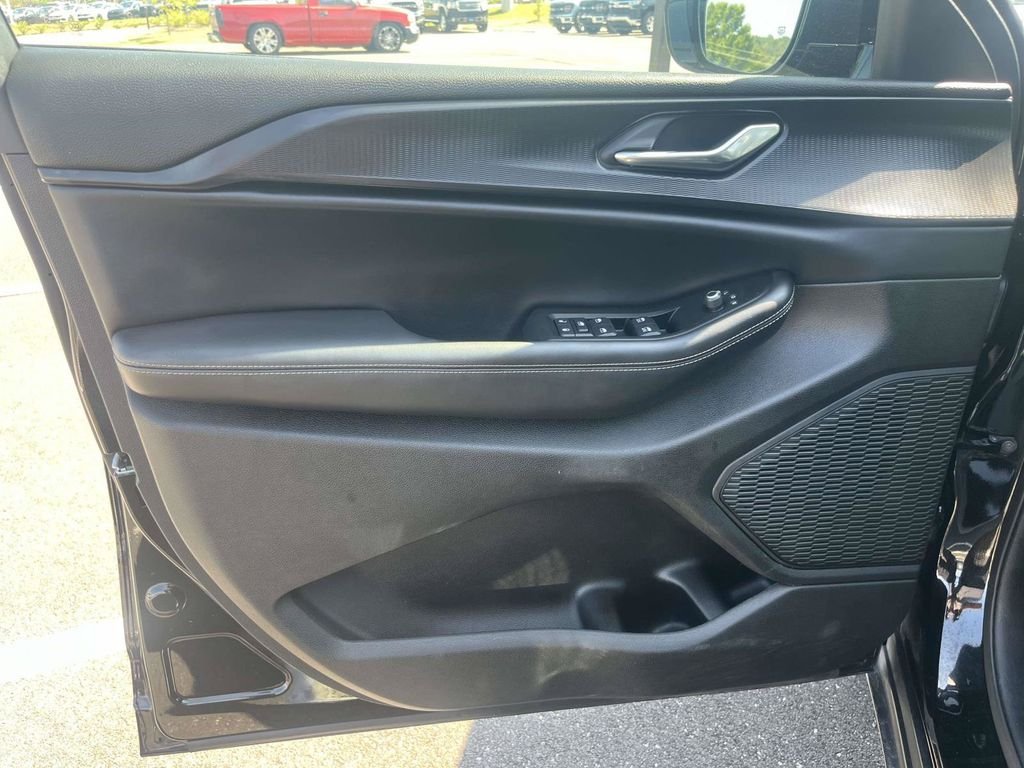 Used 2025 Black Jeep Altitude image 14