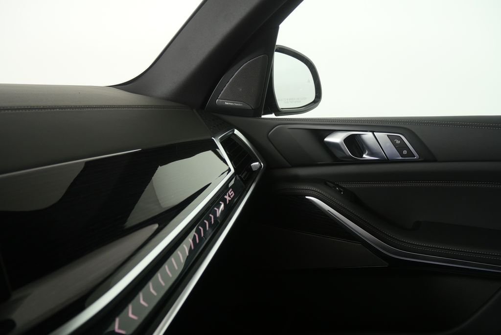 New 2026 Manhattan Green Metallic BMW sDrive40i image 23