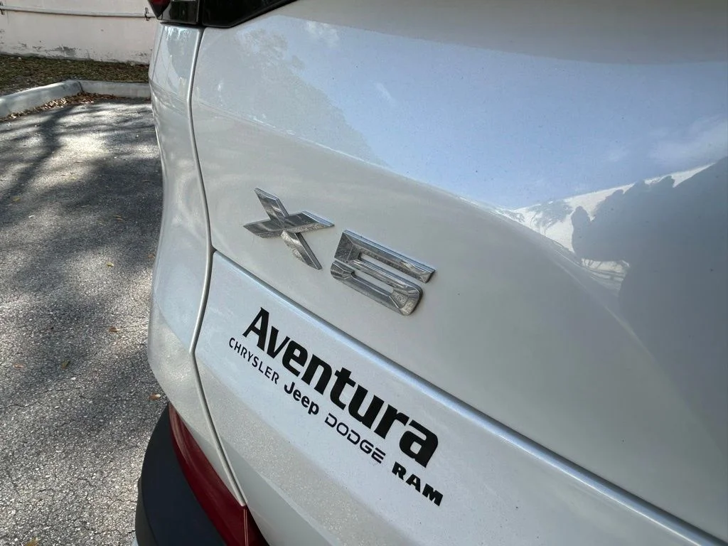 Used 2025 White BMW xDrive40i image 49