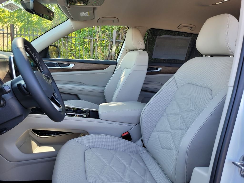 New 2026 White/off-white Volkswagen 2.0T SE w/Technology image 11