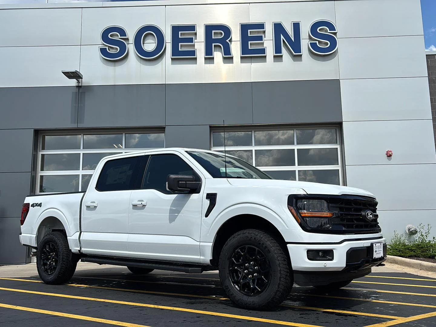 New 2026 Oxford White Ford XLT image 1
