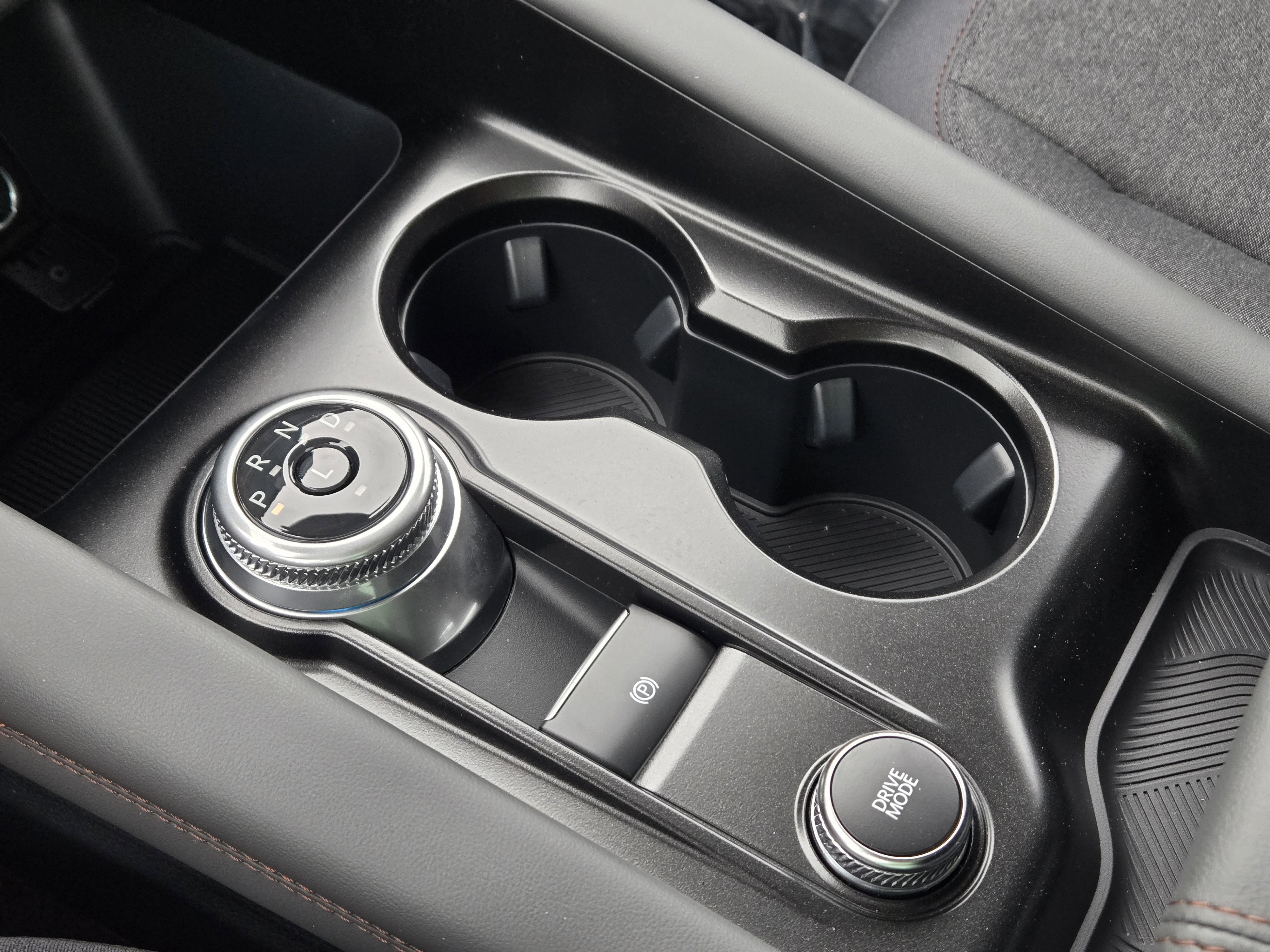 New 2026 Space White Metallic FORD Active image 32