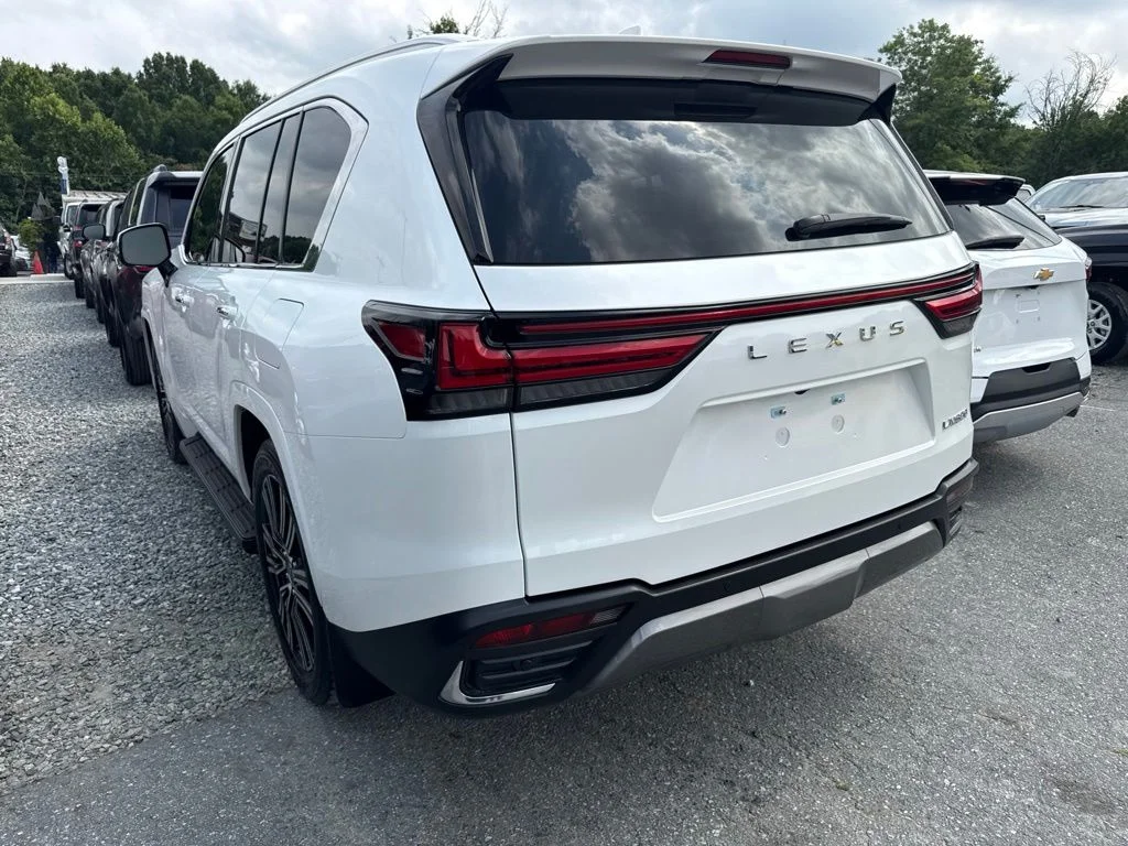 Used 2025 White Lexus 600 Luxury image 5