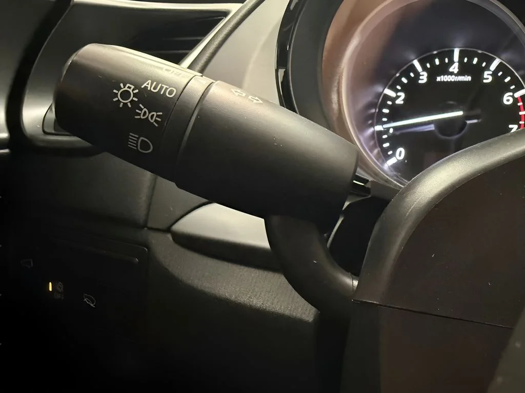 Used 2022 White Mazda Touring image 19