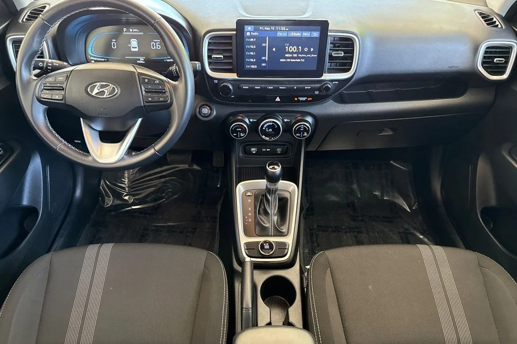 2025 Hyundai Venue SEL - Photo 17