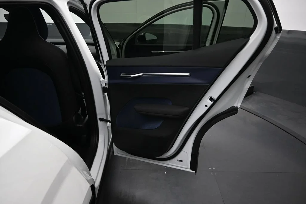 New 2026 Crystal White Volvo Twin Motor Performance Ultra image 28