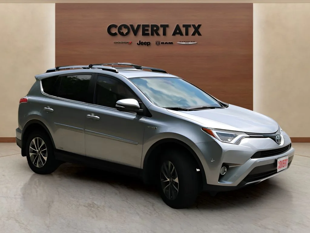 Used 2017 Silver Toyota XLE image 7