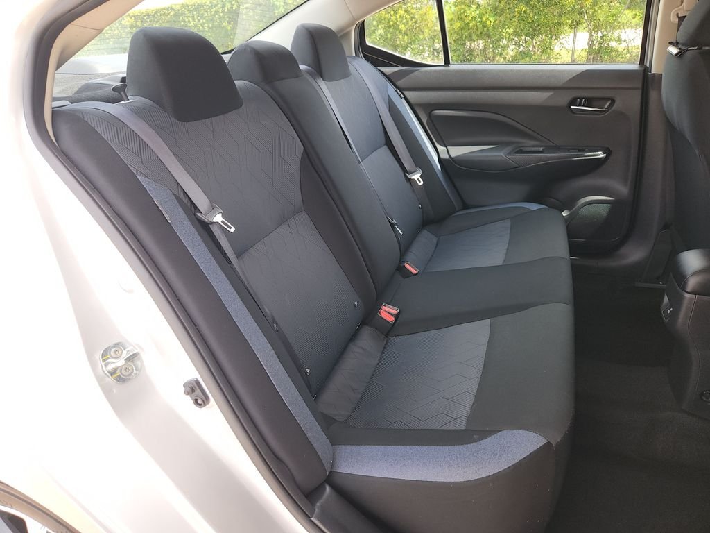 Used 2025 Silver Nissan 1.6 SV image 15