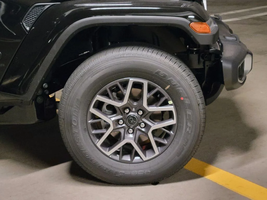 New 2026 Black Clear-Coat Exterior Paint Jeep Sahara image 23