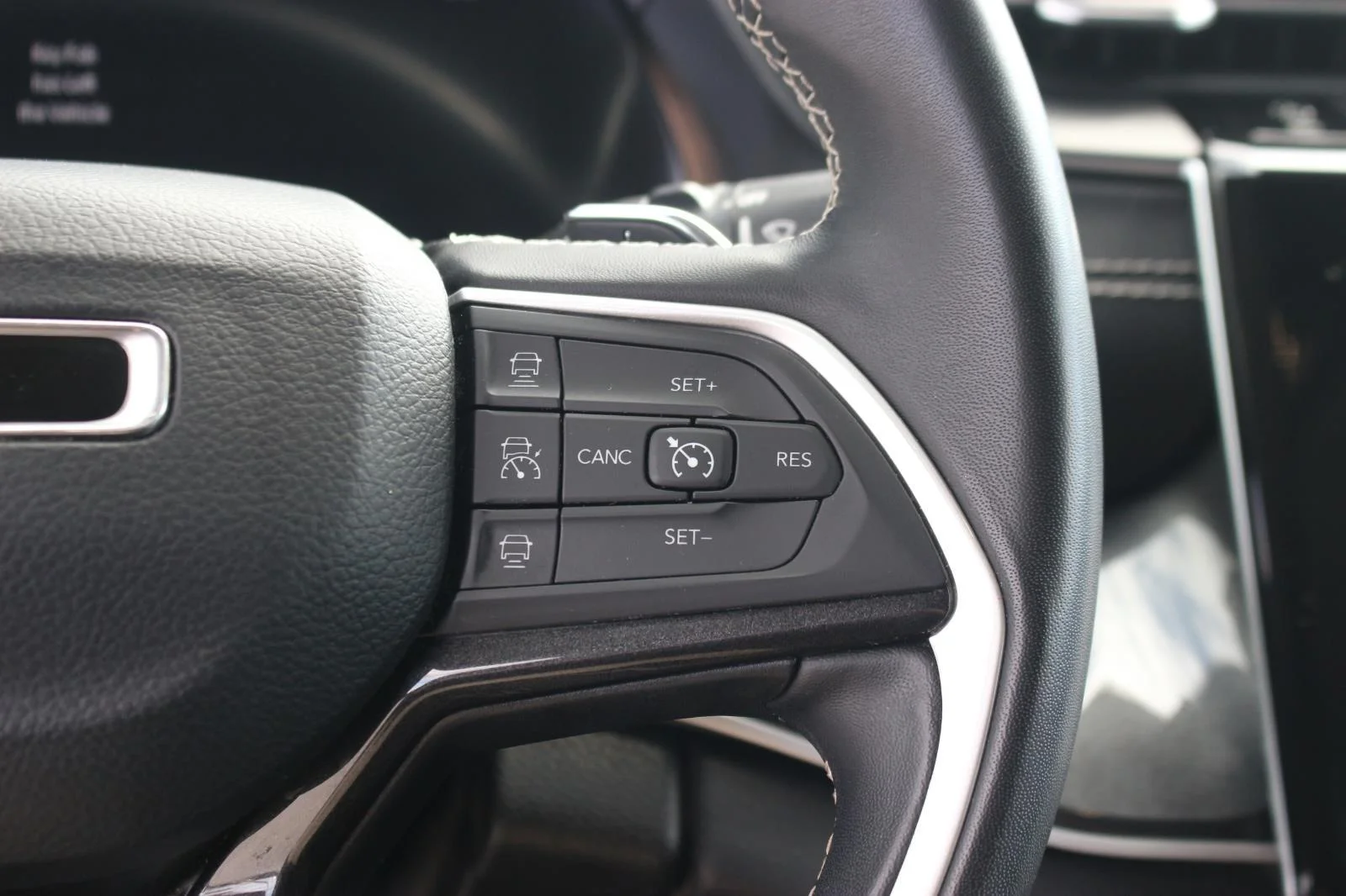 Used 2022 Gray Jeep Laredo image 19