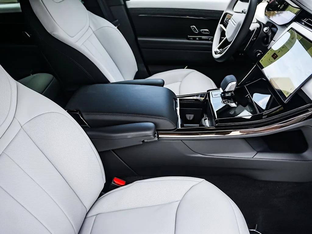 New 2026 Santorini Black Land Rover Dynamic SE image 20