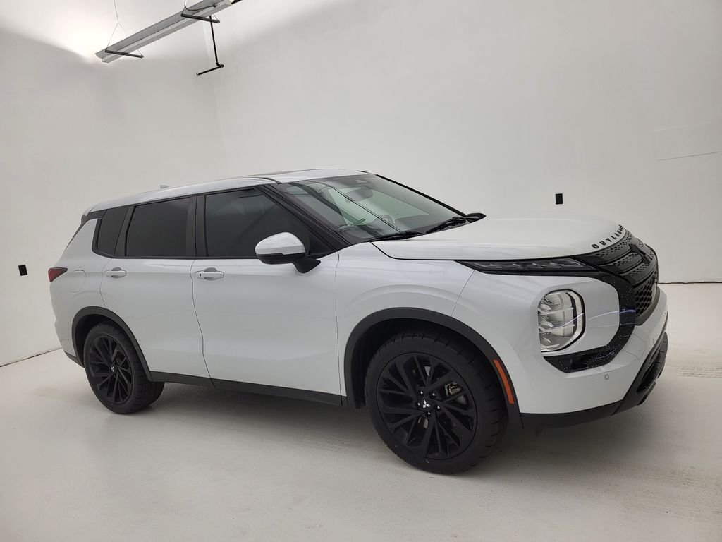 2022 Mitsubishi Outlander SE