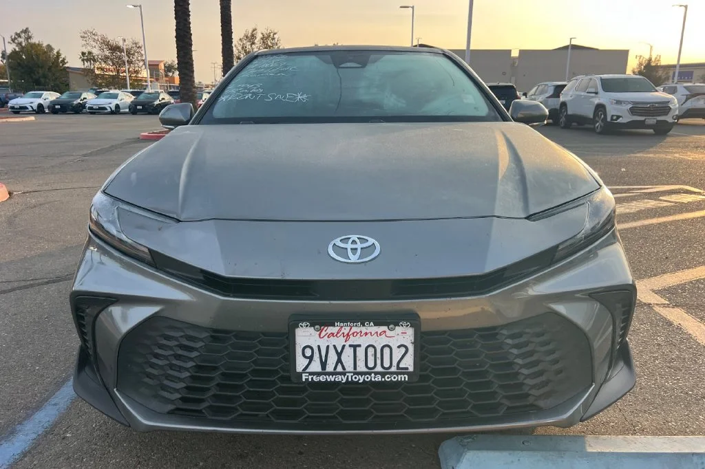 Used 2025  Toyota SE image 3