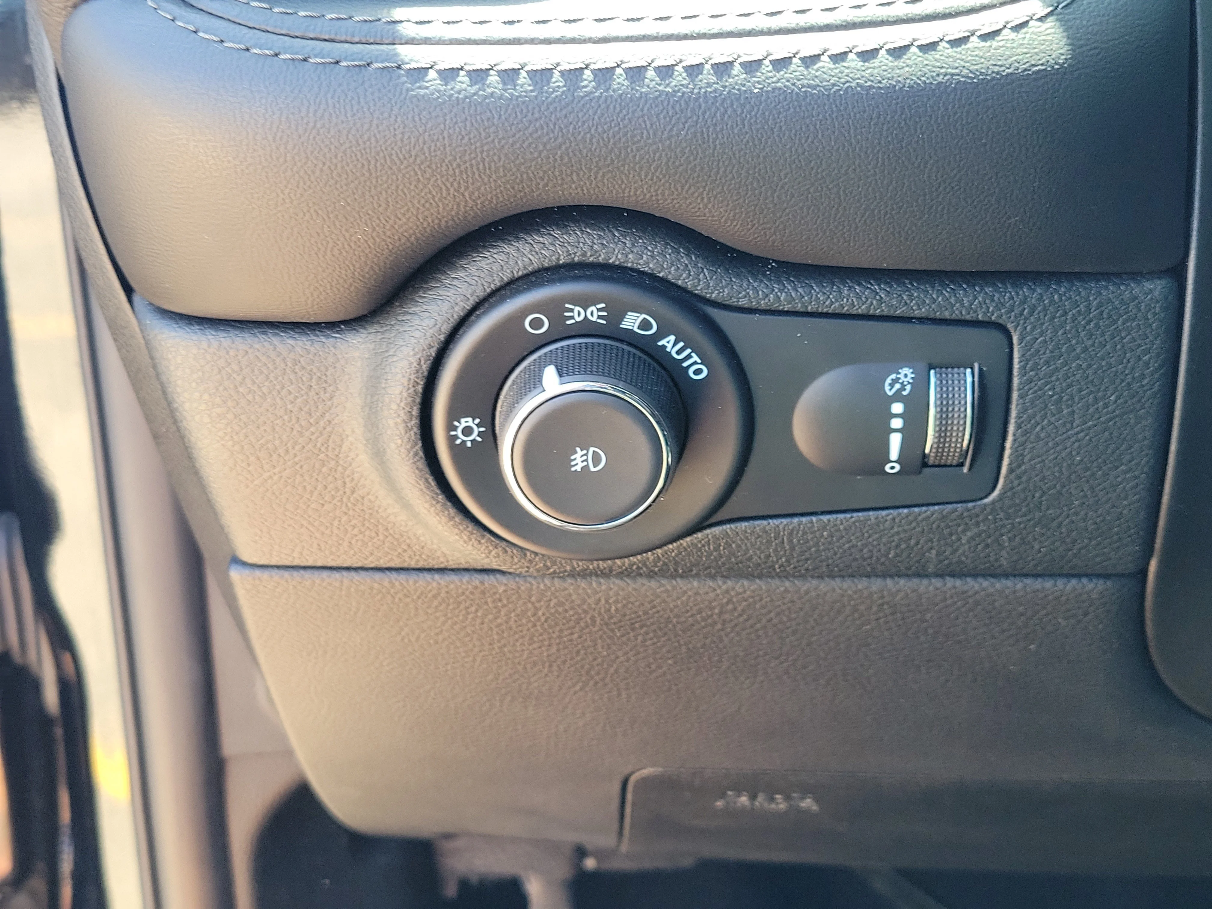 Used 2022 DB Black Clearcoat Dodge SXT image 27