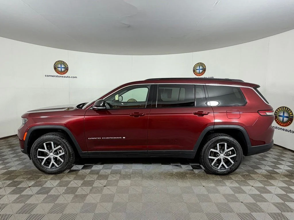 Used 2024 Velvet Red Pearlcoat Jeep Limited image 20