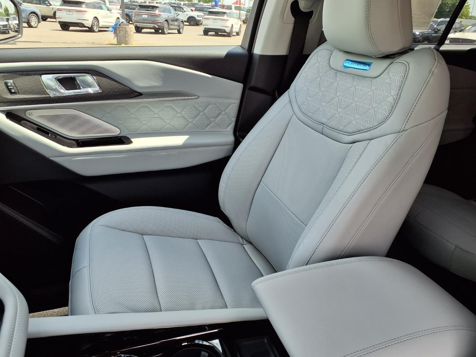 New 2026 Star White Metallic Tri-Coat Ford Platinum™ image 21