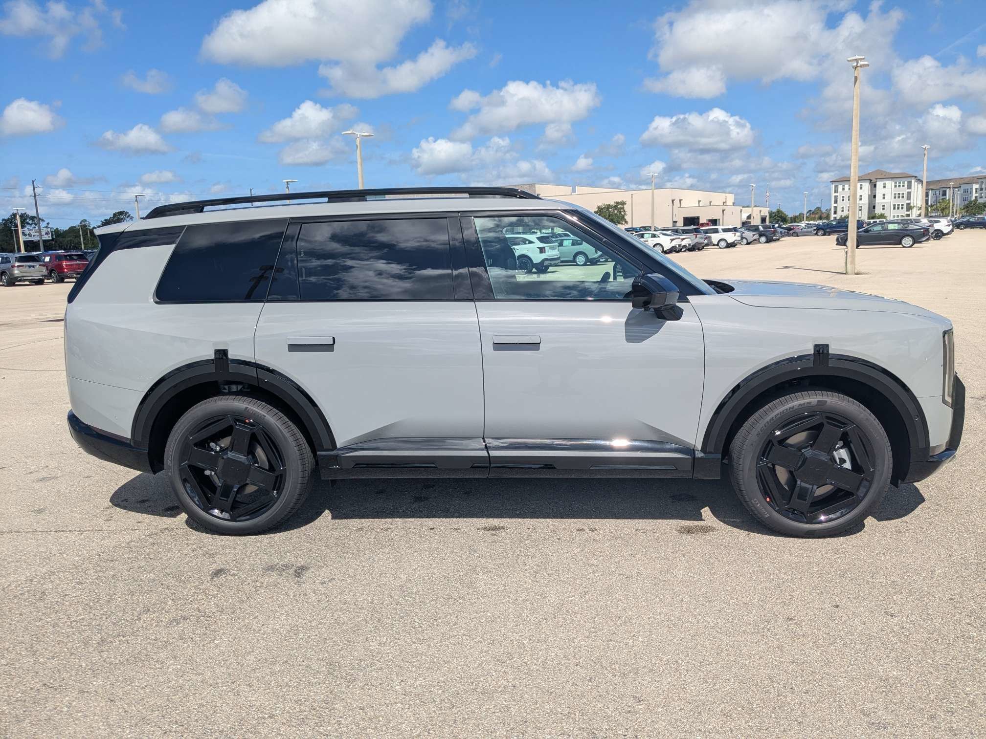 New 2027 Wolf Gray Kia X-LINE SX image 4