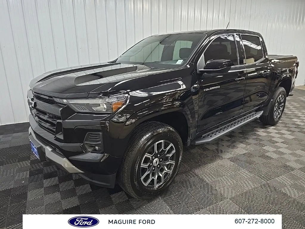 Used 2023 Black Chevrolet Z71 image 10