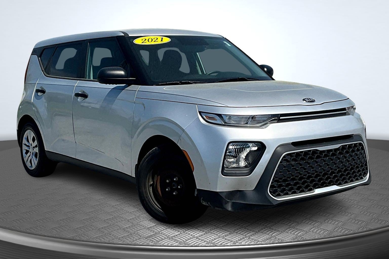 Used 2021 Silver Kia LX image 3