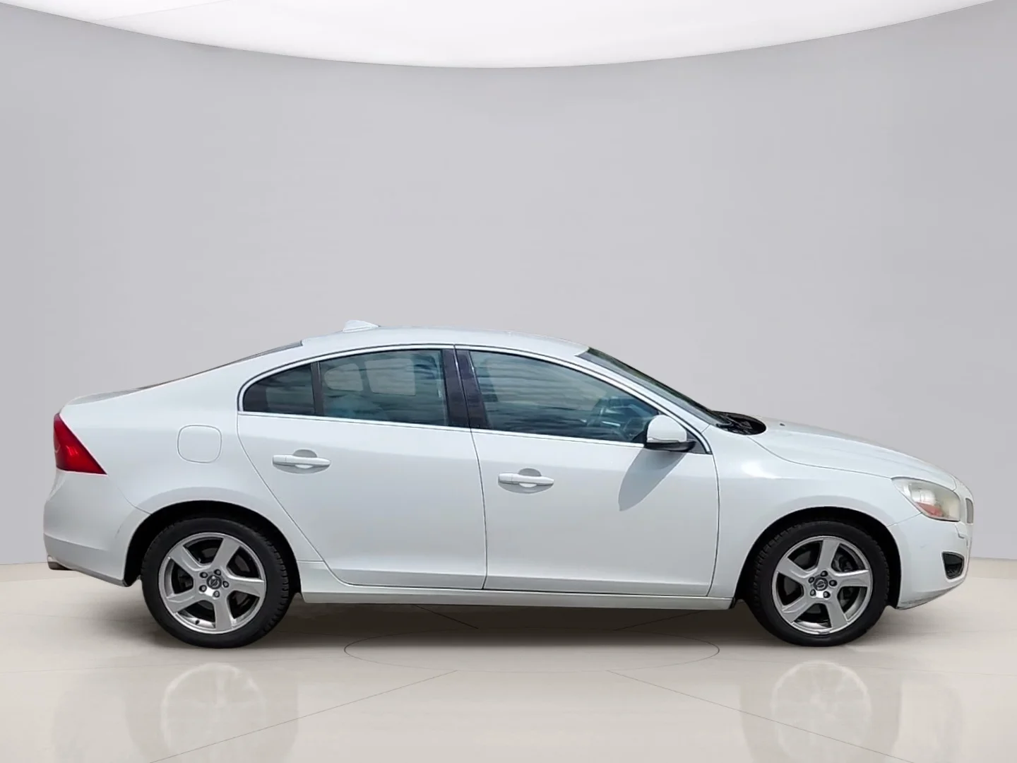 Used 2013 White Volvo T5 image 6