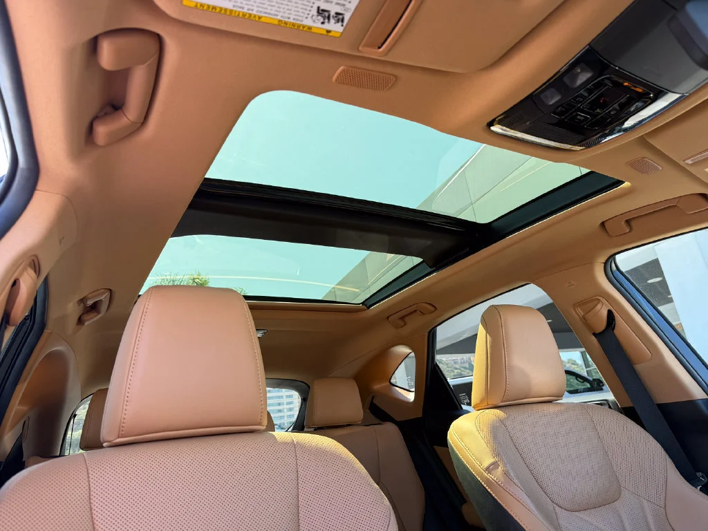 Used 2025  Lexus NX 350h Luxury image 16