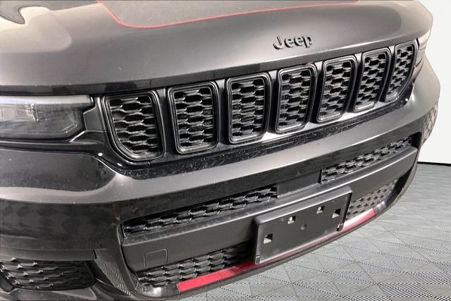 Used 2023 Black Jeep Altitude image 32