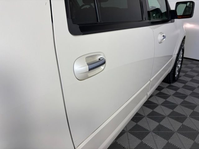 Used 2014 White Ford Limited image 9
