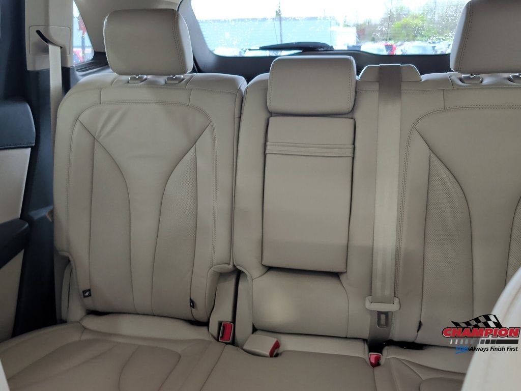 Used 2019 Brown Lincoln Select image 28