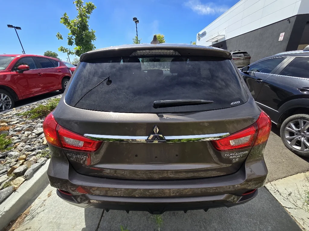 Used 2018 Quartz Brown Metallic Mitsubishi SE 2.4 image 4